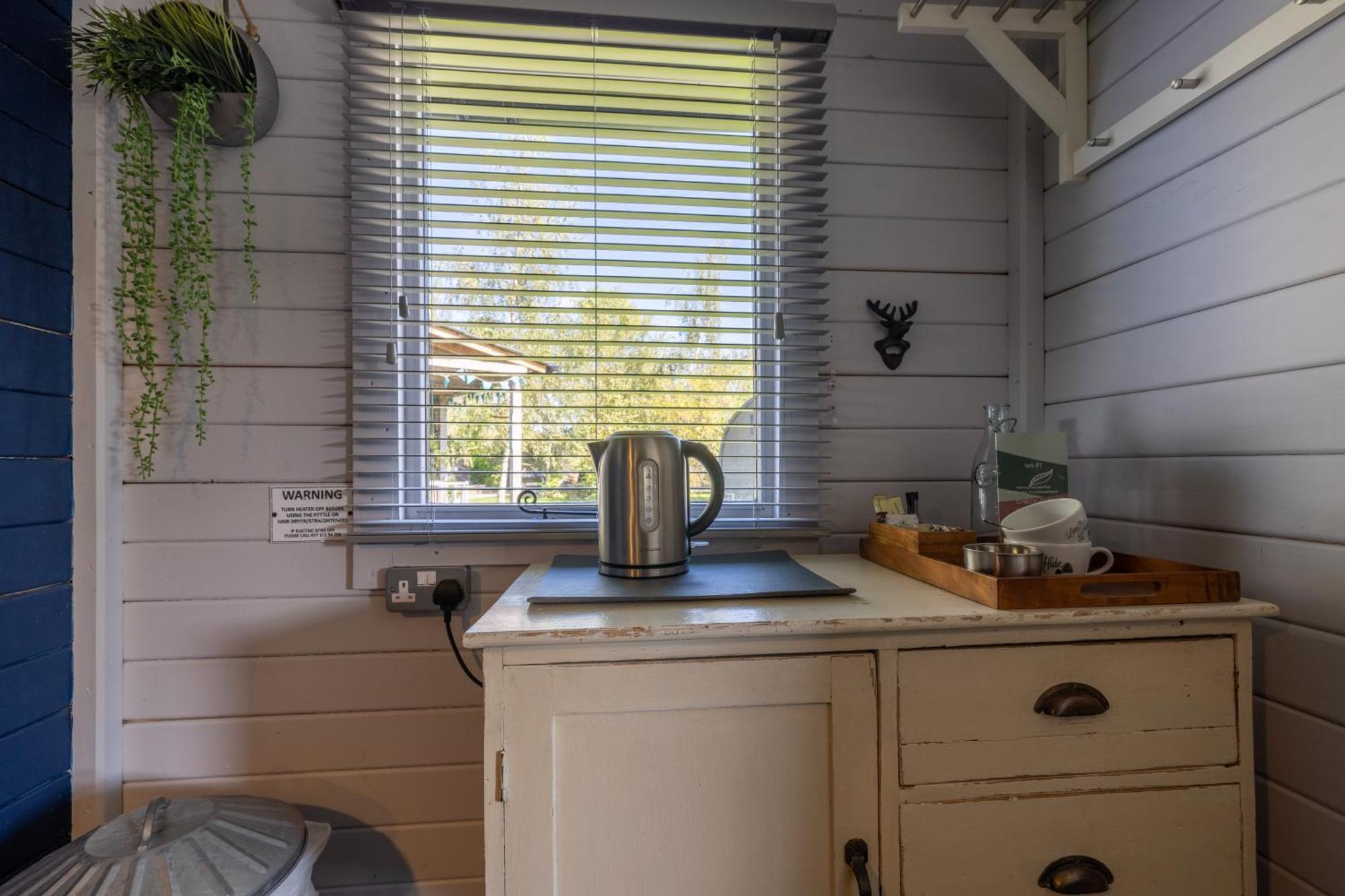 The Little Hide - Adult Only Camping Pods Wigginton  Dış mekan fotoğraf
