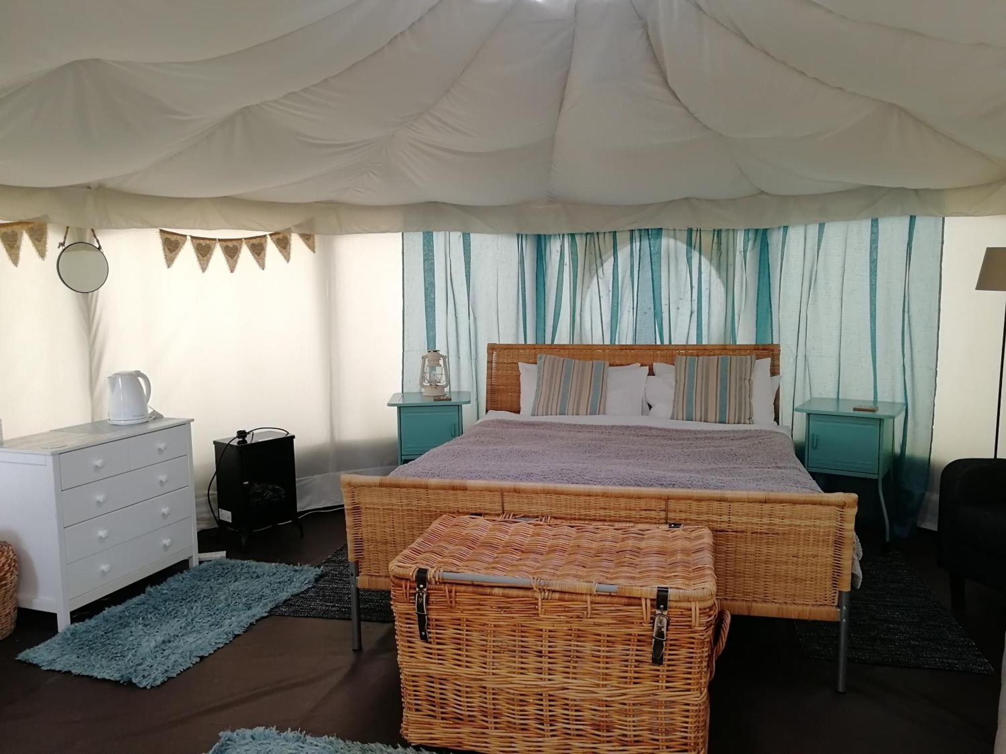 The Little Hide - Adult Only Camping Pods Wigginton  Dış mekan fotoğraf