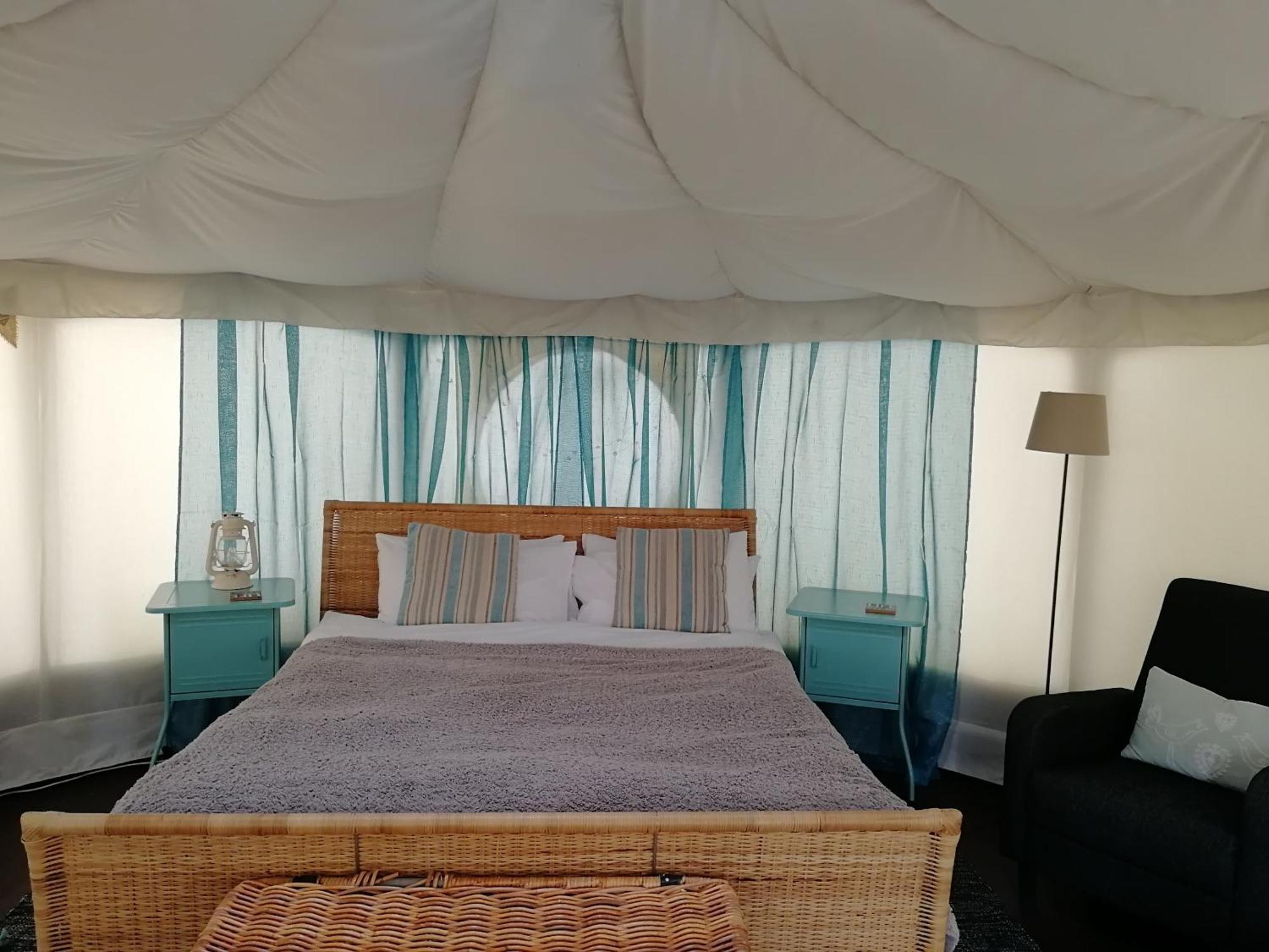 The Little Hide - Adult Only Camping Pods Wigginton  Dış mekan fotoğraf